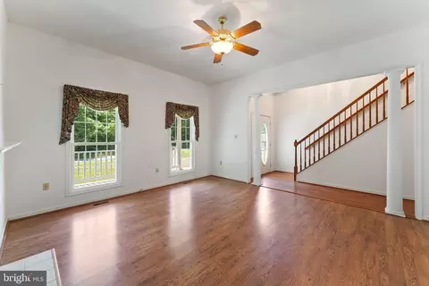 8456 Emerald Ln, Marshall, VA 20115 photo 9