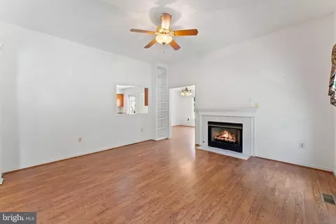 8456 Emerald Ln, Marshall, VA 20115 photo 6