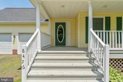 8456 Emerald Ln, Marshall, VA 20115 photo 2