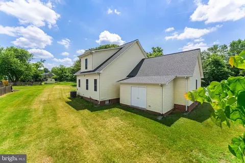 8456 Emerald Ln, Marshall, VA 20115 photo 5