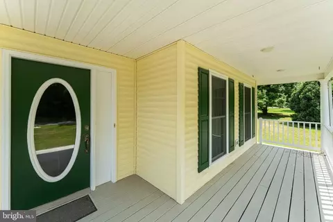 8456 Emerald Ln, Marshall, VA 20115 photo 3