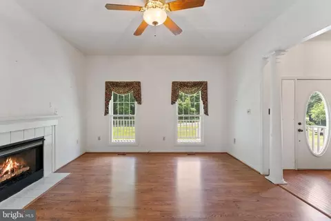 8456 Emerald Ln, Marshall, VA 20115 photo 7