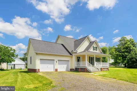 8456 Emerald Ln, Marshall, VA 20115