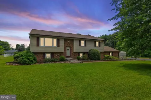 7123 Meadow Ln, Warrenton, VA 20187