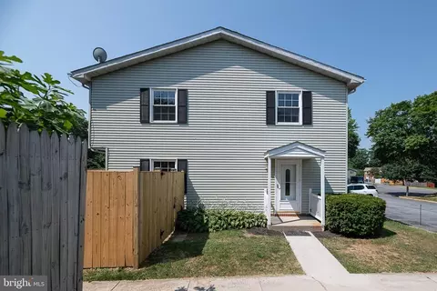8595 Pellam Ct, Marshall, VA 20115 photo 4