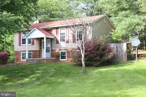 6567 Huntsman Ln, Marshall, VA 20115