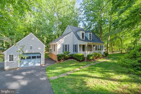 7141 Chesterfield Dr, Warrenton, VA 20187