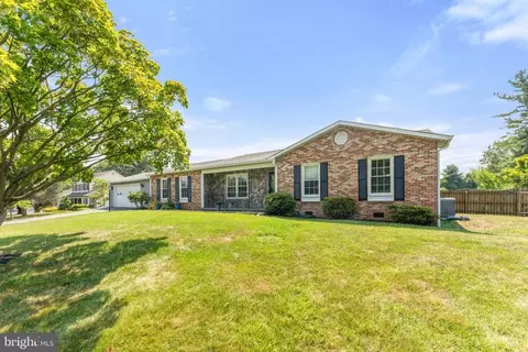 8158 Poplar Grove Dr, Warrenton, VA 20187