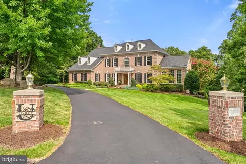7978 Wellington Dr, Warrenton, VA 20186