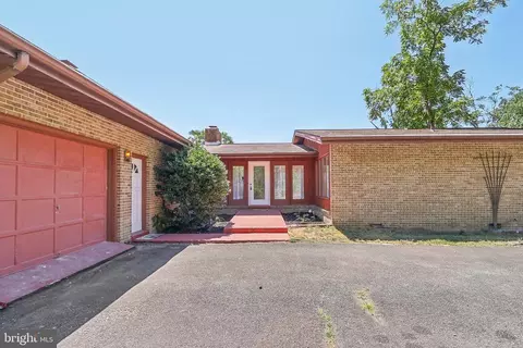 13266 Hazegrov Farm Ln, Linden, VA 22642