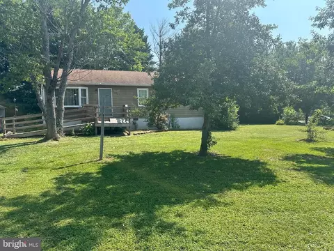 11087 Crest Ln, Bealeton, VA 22712