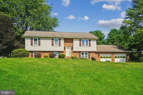 5512 Summit Pl, Warrenton, VA 20187