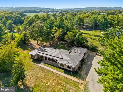6653 Riley Rd, Warrenton, VA 20187