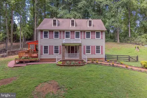 8521 Retreat Ln, Warrenton, VA 20186
