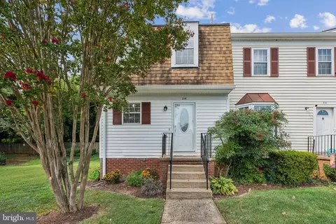 216 Fairfield Dr, Warrenton, VA 20186