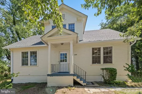 8549 Anderson Ave, Marshall, VA 20115