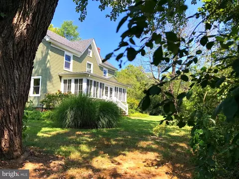 8184 E Main St E, Marshall, VA 20115