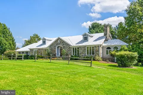 8313 Stable Gate Rd, Warrenton, VA 20186