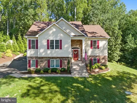 6755 Breezy Dr, Warrenton, VA 20187