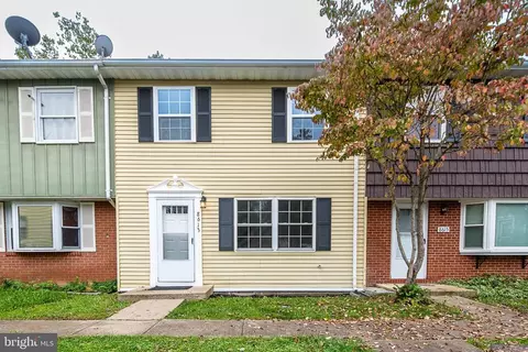8613 Colston Ct, Marshall, VA 20115