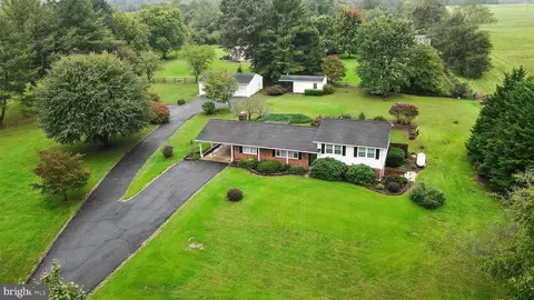 8150 Applewood Ln, Warrenton, VA 20187