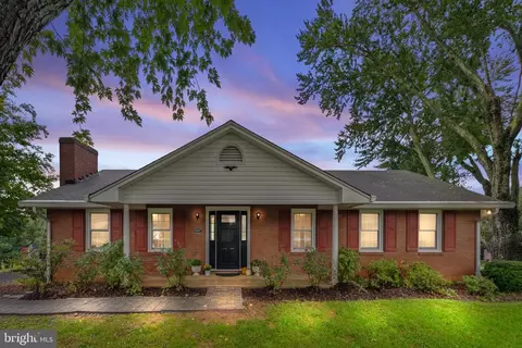 6451 Cannon Dr, Warrenton, VA 20187