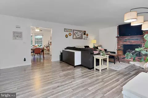 9556 Green Rd, Midland, VA 22728