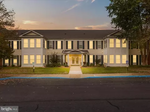 6704 Holly Farm Ln UNIT 104, Warrenton, VA 20187