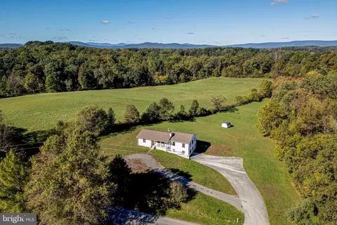 3816 Whiting Rd, Marshall, VA 20115