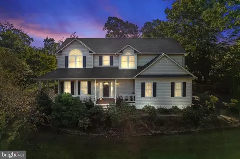 5195 Swain Dr, Warrenton, VA 20187