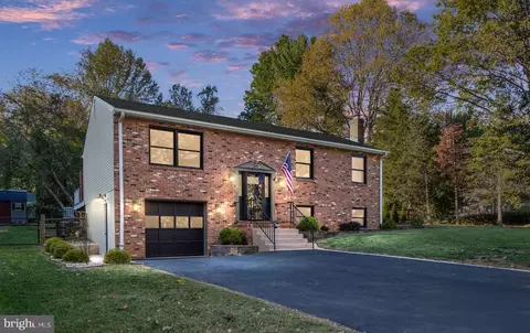 7230 Mecklenburg Dr, Warrenton, VA 20187