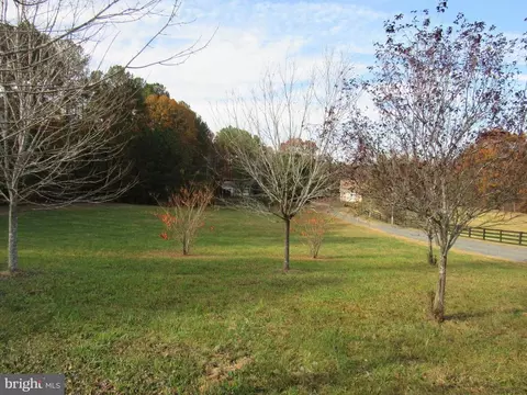 4085 Sumerduck Rd, Sumerduck, VA 22742 photo 8