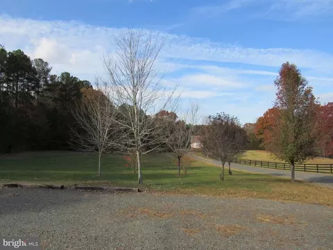 4085 Sumerduck Rd, Sumerduck, VA 22742 photo 3