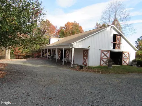 4085 Sumerduck Rd, Sumerduck, VA 22742 photo 11