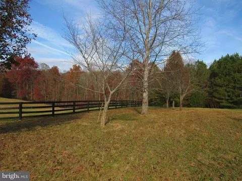 4085 Sumerduck Rd, Sumerduck, VA 22742 photo 4