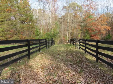 4085 Sumerduck Rd, Sumerduck, VA 22742 photo 24