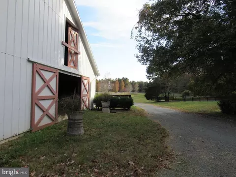 4085 Sumerduck Rd, Sumerduck, VA 22742 photo 17