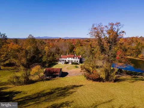 7054 Wilson Rd, Warrenton, VA 20186 photo 2