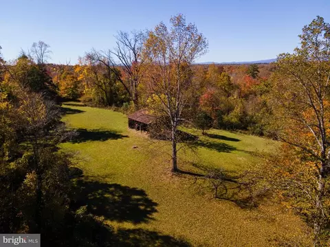 7054 Wilson Rd, Warrenton, VA 20186 photo 3