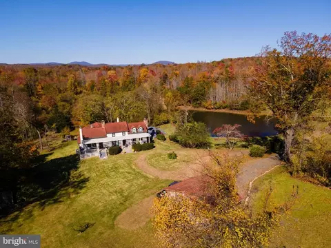 7054 Wilson Rd, Warrenton, VA 20186 photo 4