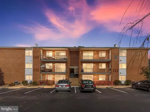 631 Waterloo Rd #122, Warrenton, VA 20186