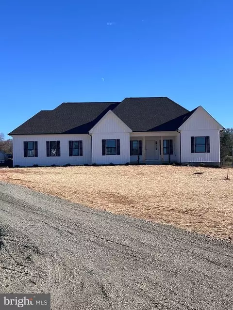 9535 Paradise Rd, Warrenton, VA 20186
