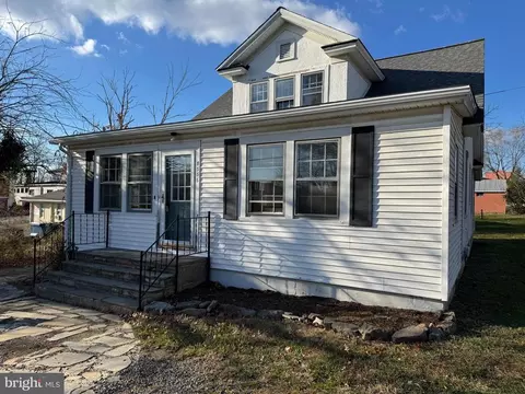 8556 Anderson Ave, Marshall, VA 20115