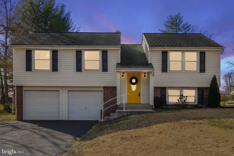 6471 Lancaster Dr, Warrenton, VA 20187