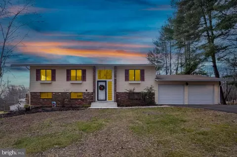 7277 Stuart Cir, Warrenton, VA 20187