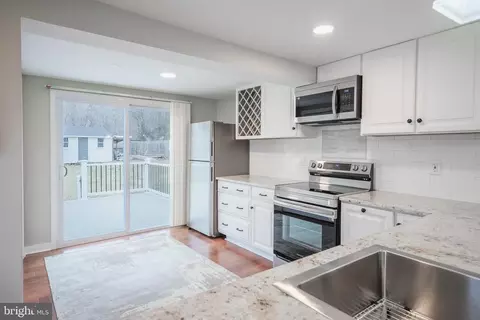 6946 Blantyre Rd, Warrenton, VA 20187