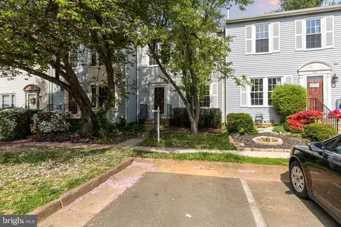 727 Acorn Ct, Warrenton, VA 20186
