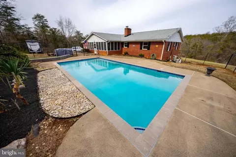 8524 Lock Ln, Warrenton, VA 20186