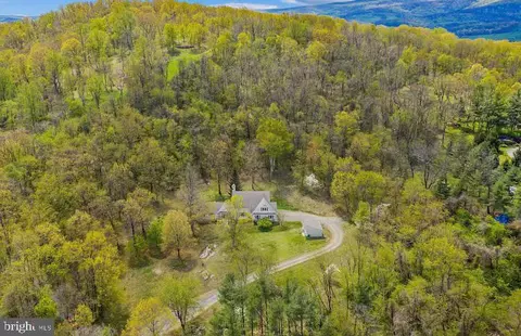 9050 Hogan Ln, Upperville, VA 20184