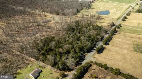 8772 Old Dumfries Rd, Catlett, VA photo 14